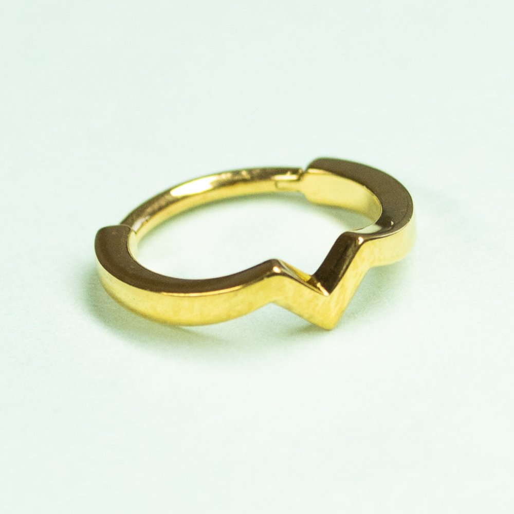 Soulflower | Argolla Piercing | Anodizado Dorado (V) - Soulflower Shop